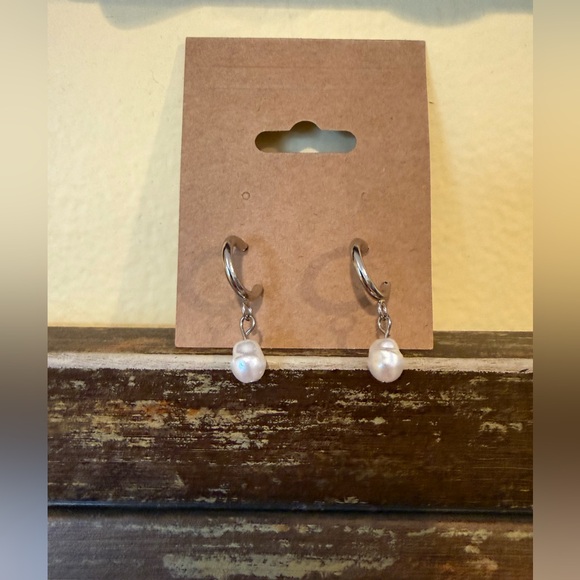 Jewelry - Elegant Silver Pearl Drop Earrings